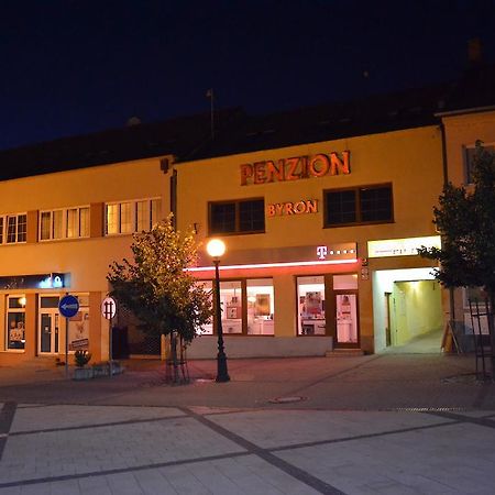 Byron Otel Zlaté Moravce Dış mekan fotoğraf