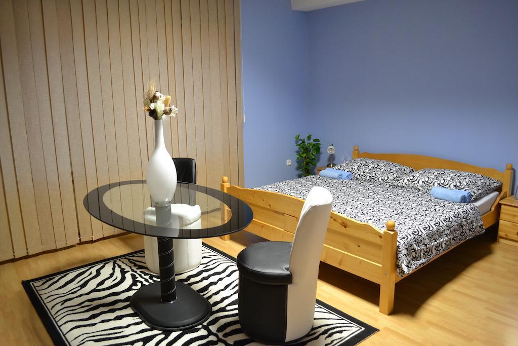 Byron Otel Zlaté Moravce Oda fotoğraf